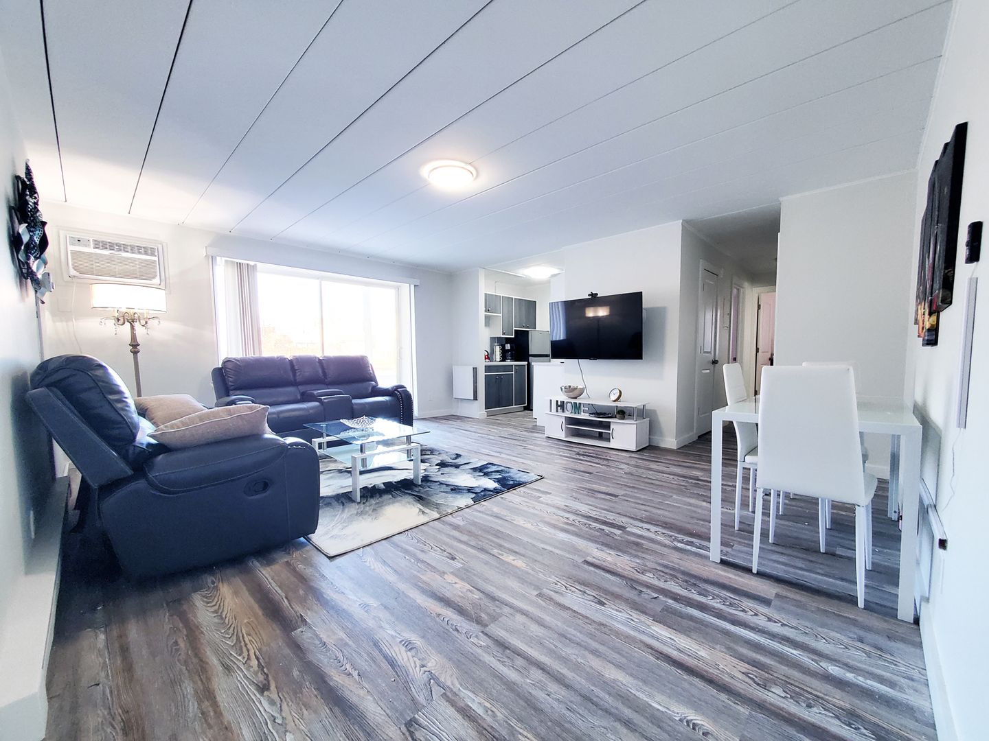 2 Bed and 1 Bath Apartments for Rent in Cleveland | Newly Renovated! Image