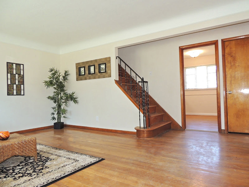 3 Bed & 2 Full Bath Cape Cod for Rent! Image