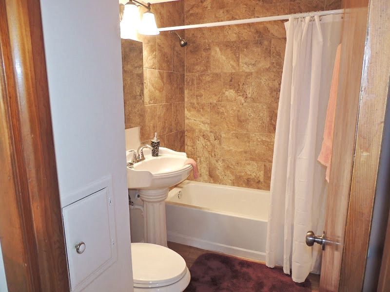 3 Bed & 2 Full Bath Cape Cod for Rent! Image