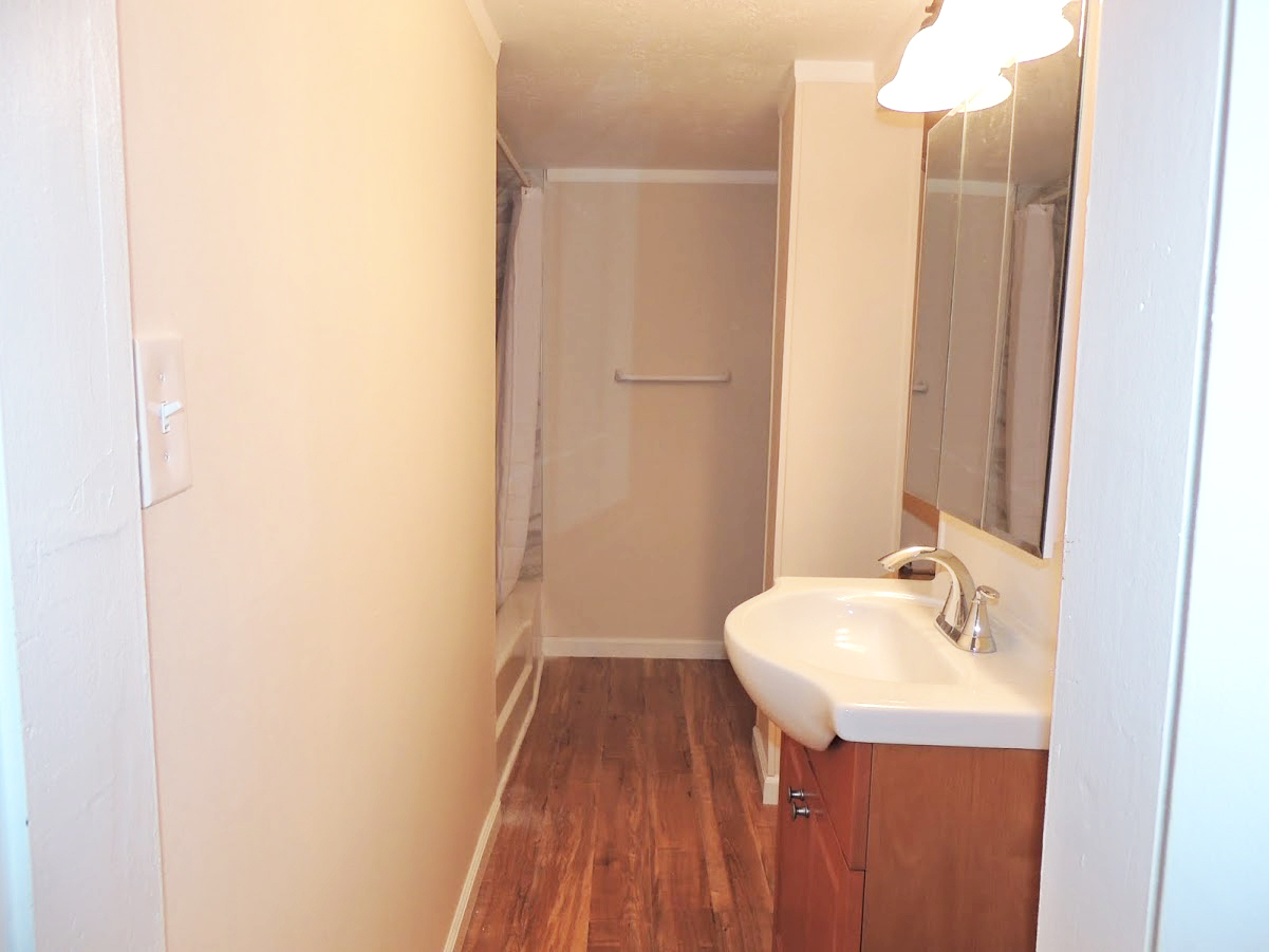 3 Bed – 1.5 Bath Bungalow for Rent in Eastlake | Enchanting! Image
