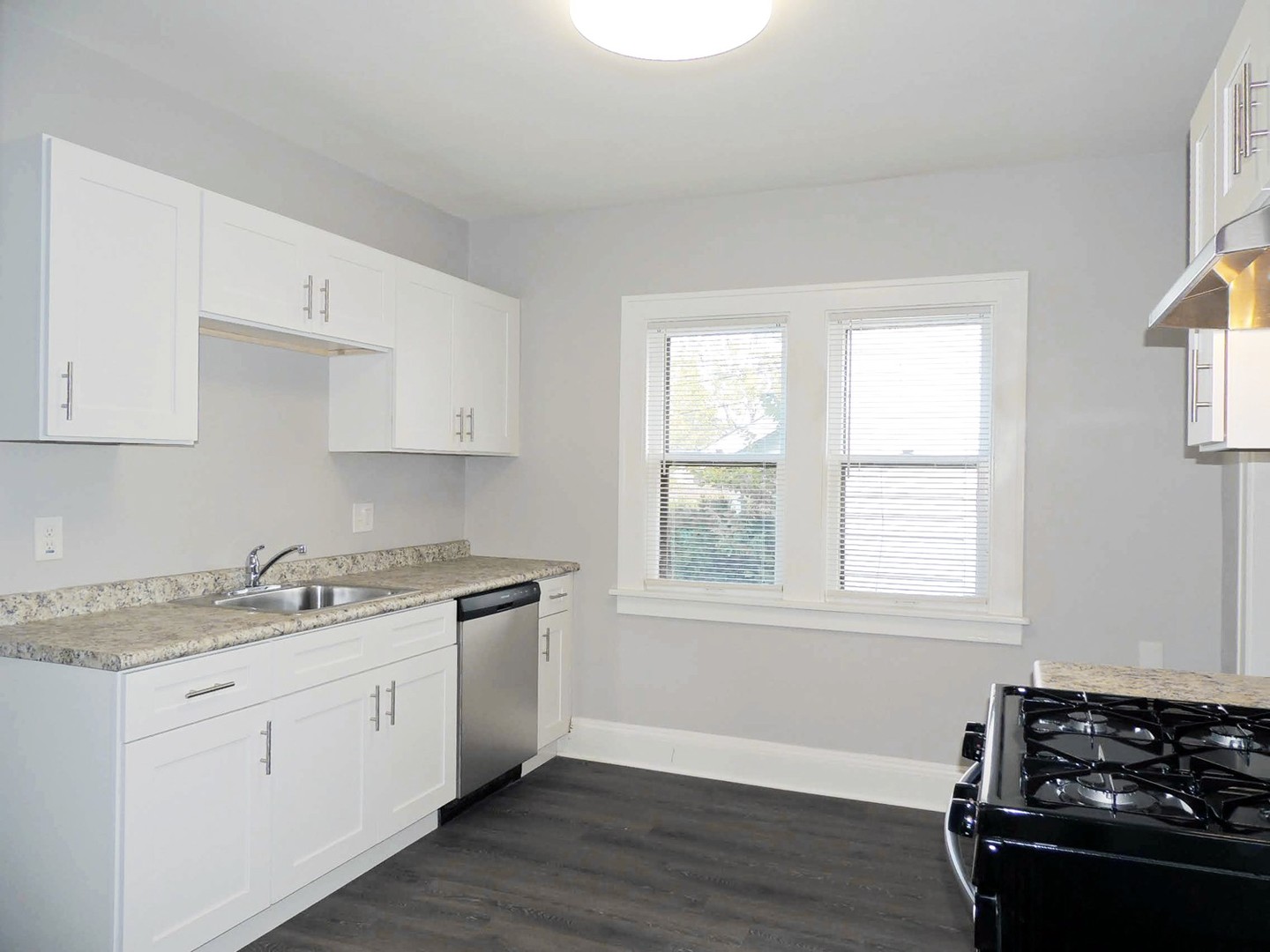 2 Bed – 1 Bath Move-In Ready 1st-Floor Unit for Rent in Shaker Heights! Image