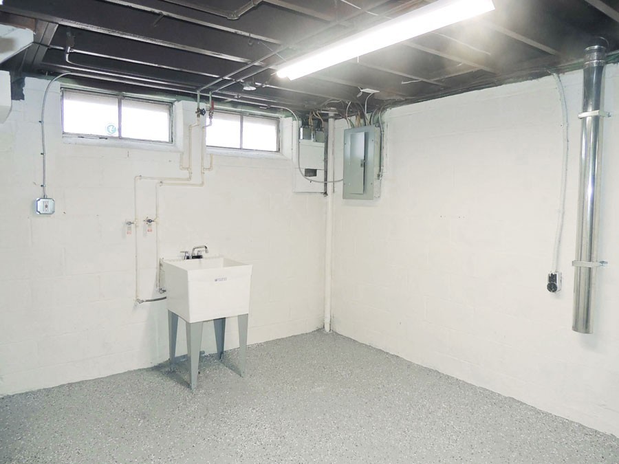 3 Bed – 1 Bath Cape Code for Rent in Maple Heights! Image