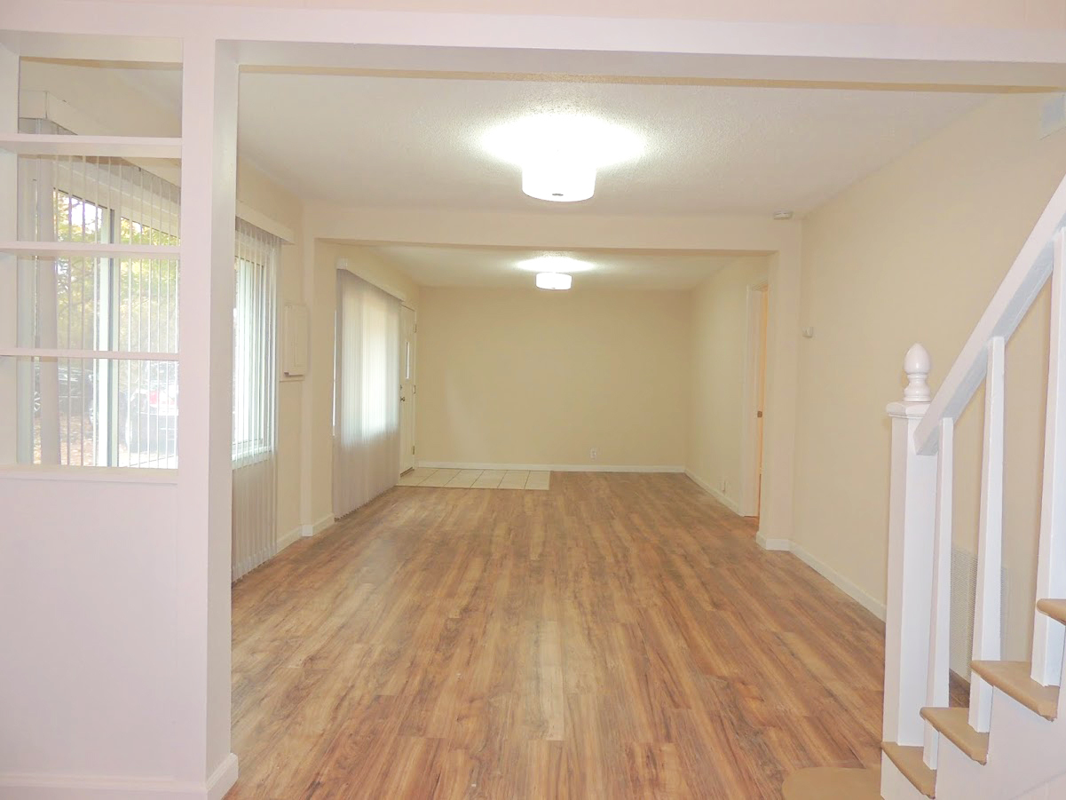 3 Bed – 1.5 Bath Bungalow for Rent in Eastlake | Enchanting! Image