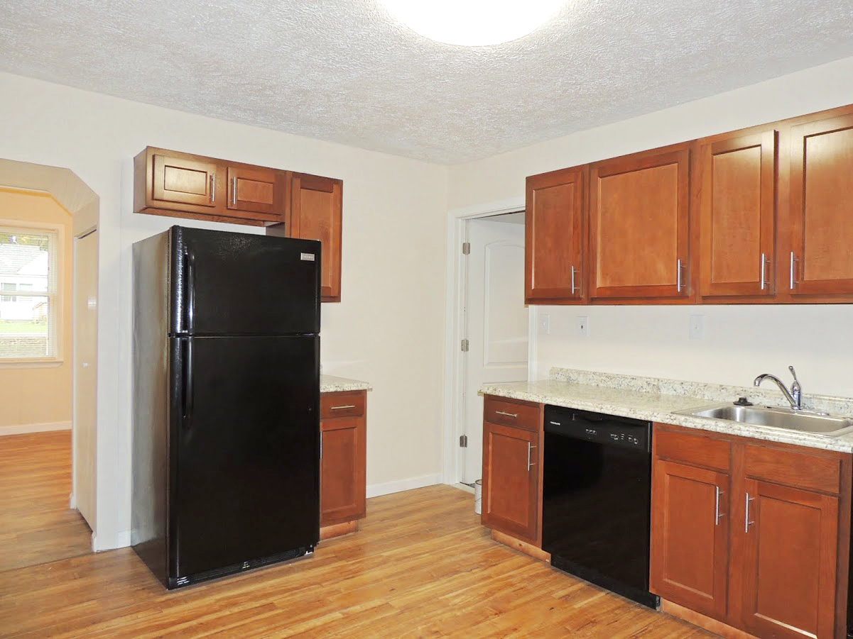 3 Bed – 1.5 Bath Bungalow for Rent in Eastlake | Enchanting! Image