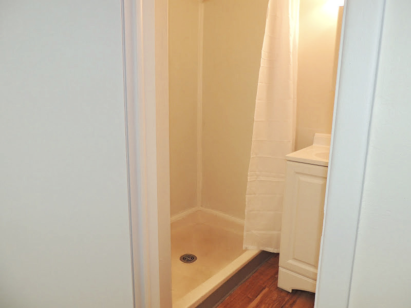 3 Bed & 2 Full Bath Cape Cod for Rent! Image