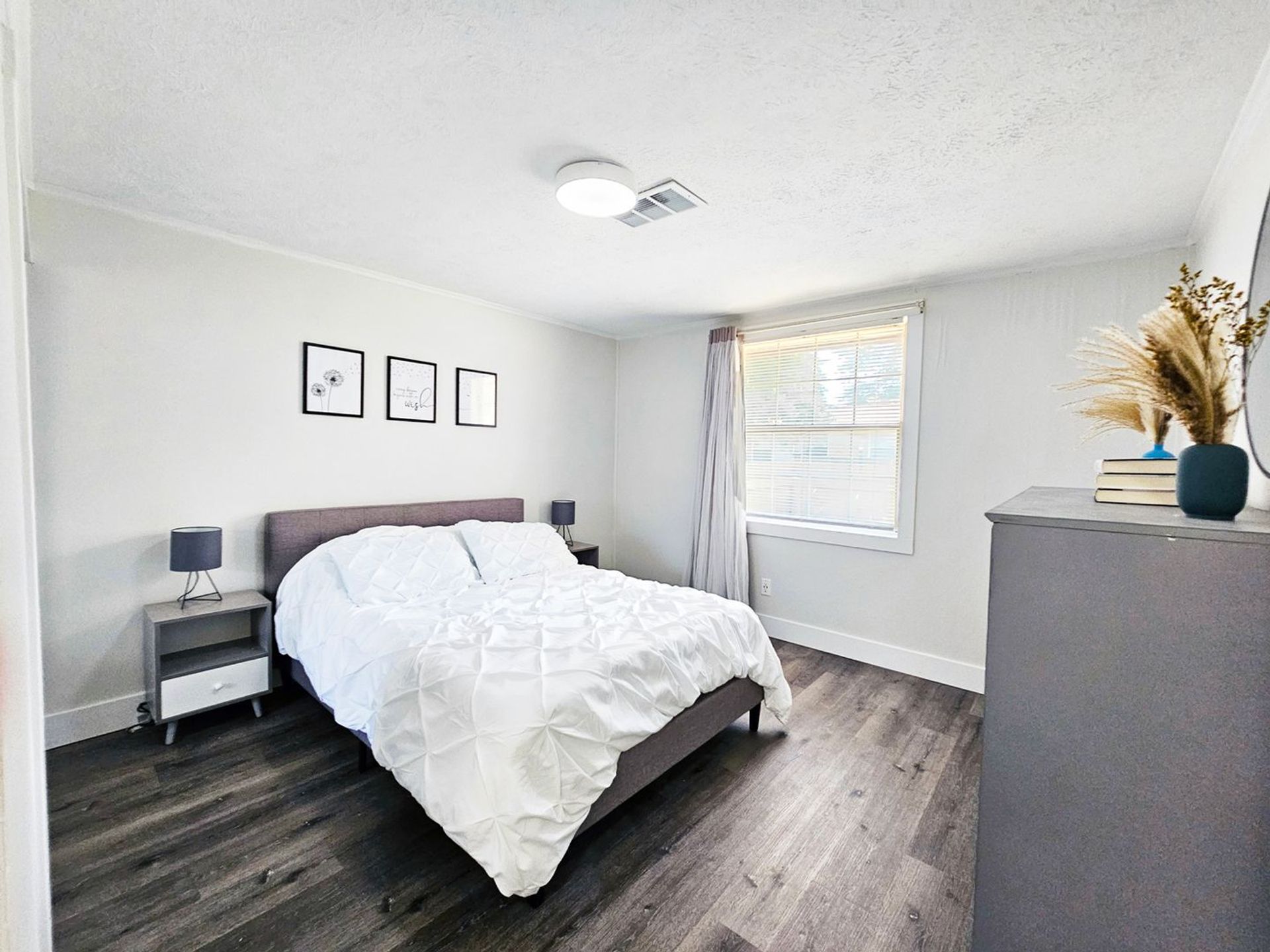 Studio Apartment with 1 Bath for Rent | Entirely Renovated Image