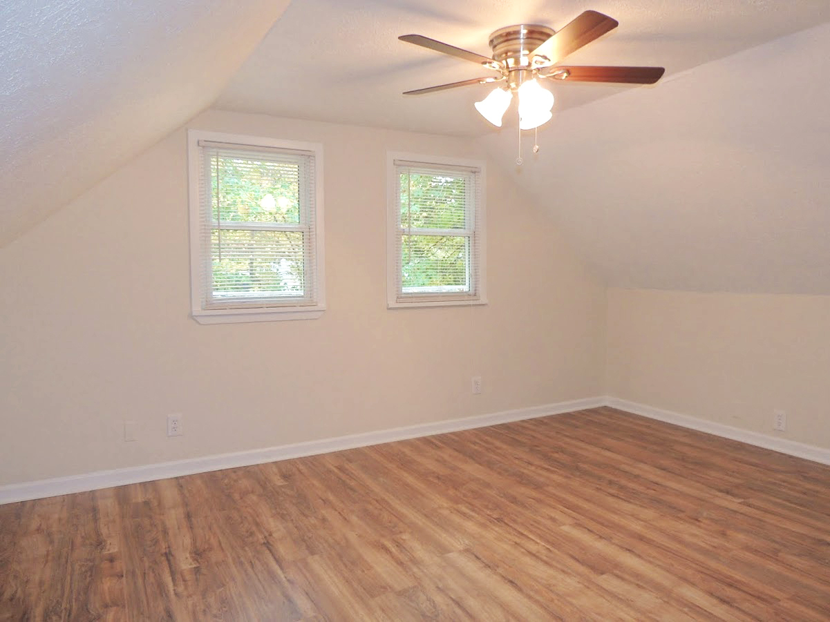 3 Bed – 1.5 Bath Bungalow for Rent in Eastlake | Enchanting! Image