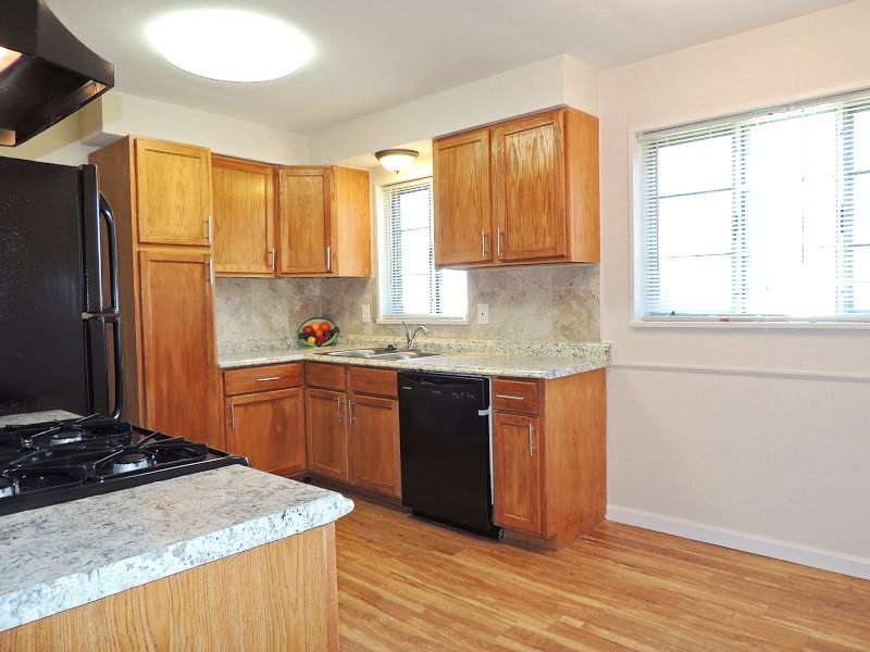 3 Bed & 2 Full Bath Cape Cod for Rent! Image