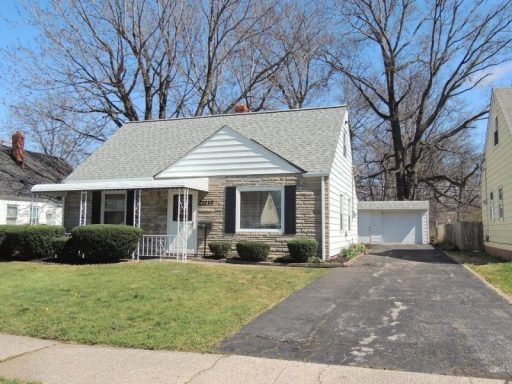 Spacious 4-Bedroom Bungalow for Rent in Euclid!