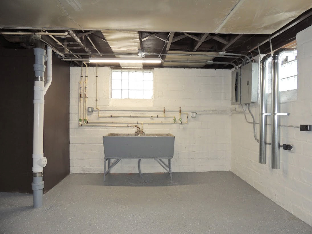 2 Bedroom – 1 Bathroom – Second Floor Unit Available | Completely Updated! Image