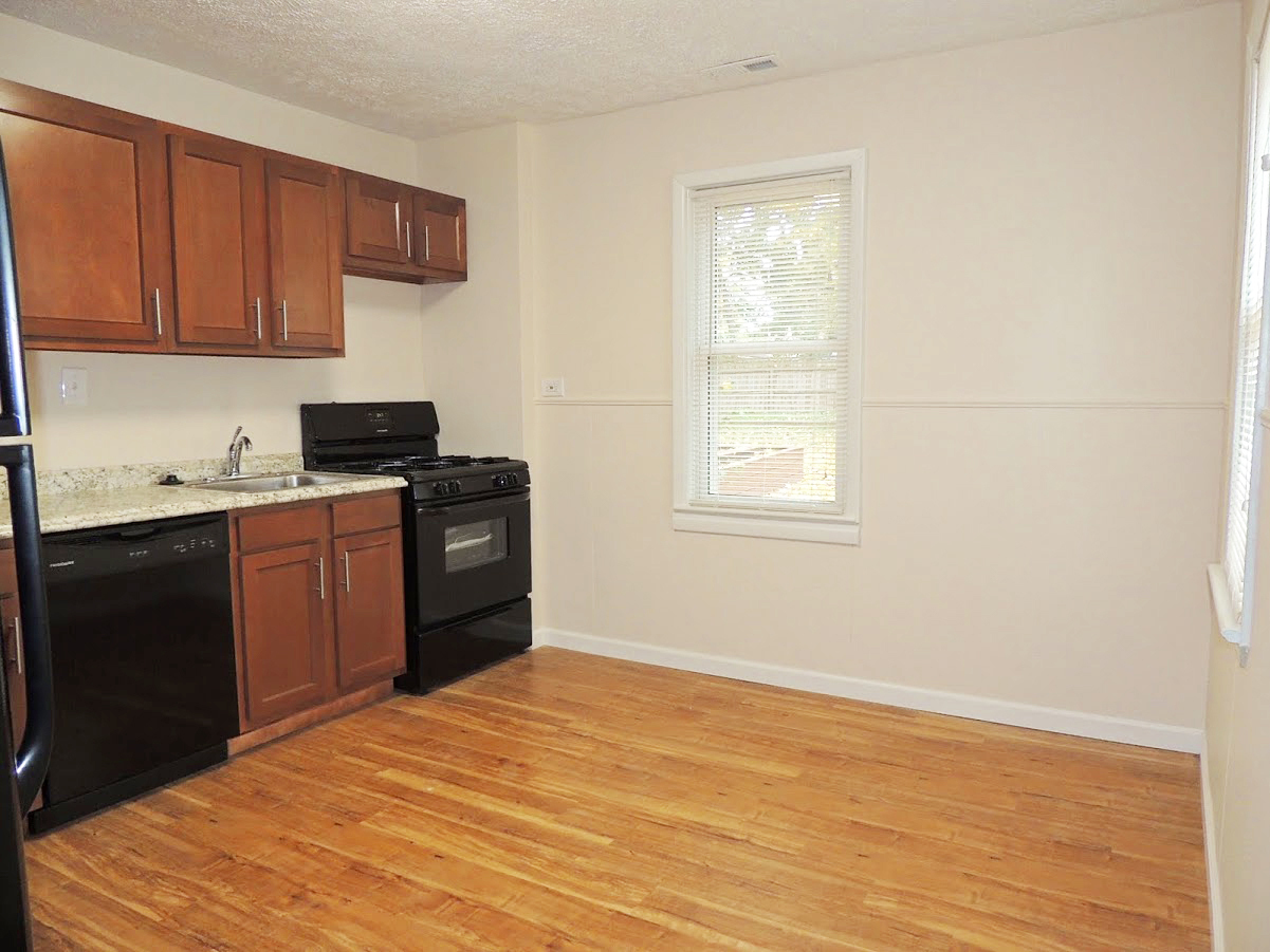 3 Bed – 1.5 Bath Bungalow for Rent in Eastlake | Enchanting! Image