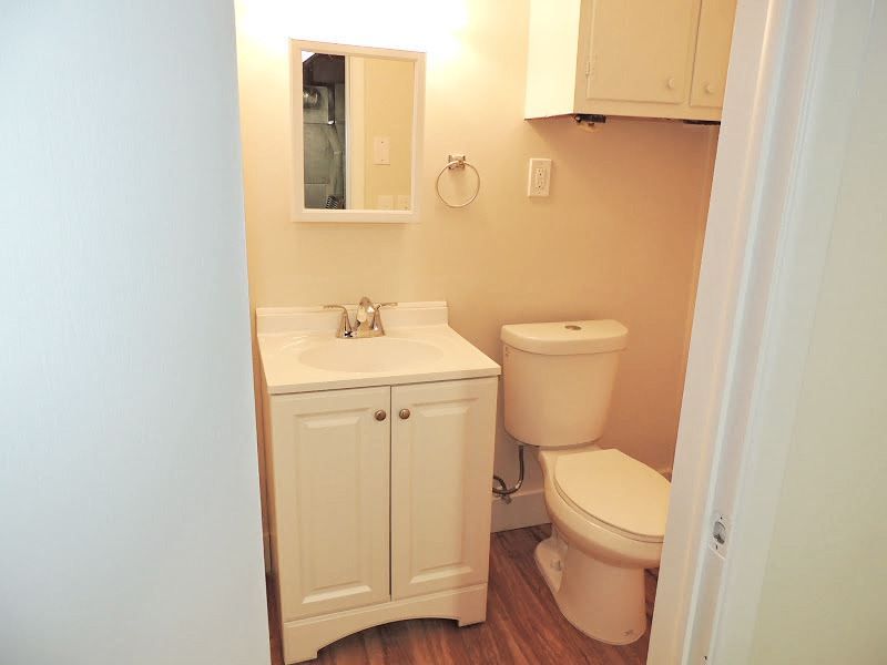 3 Bed & 2 Full Bath Cape Cod for Rent! Image