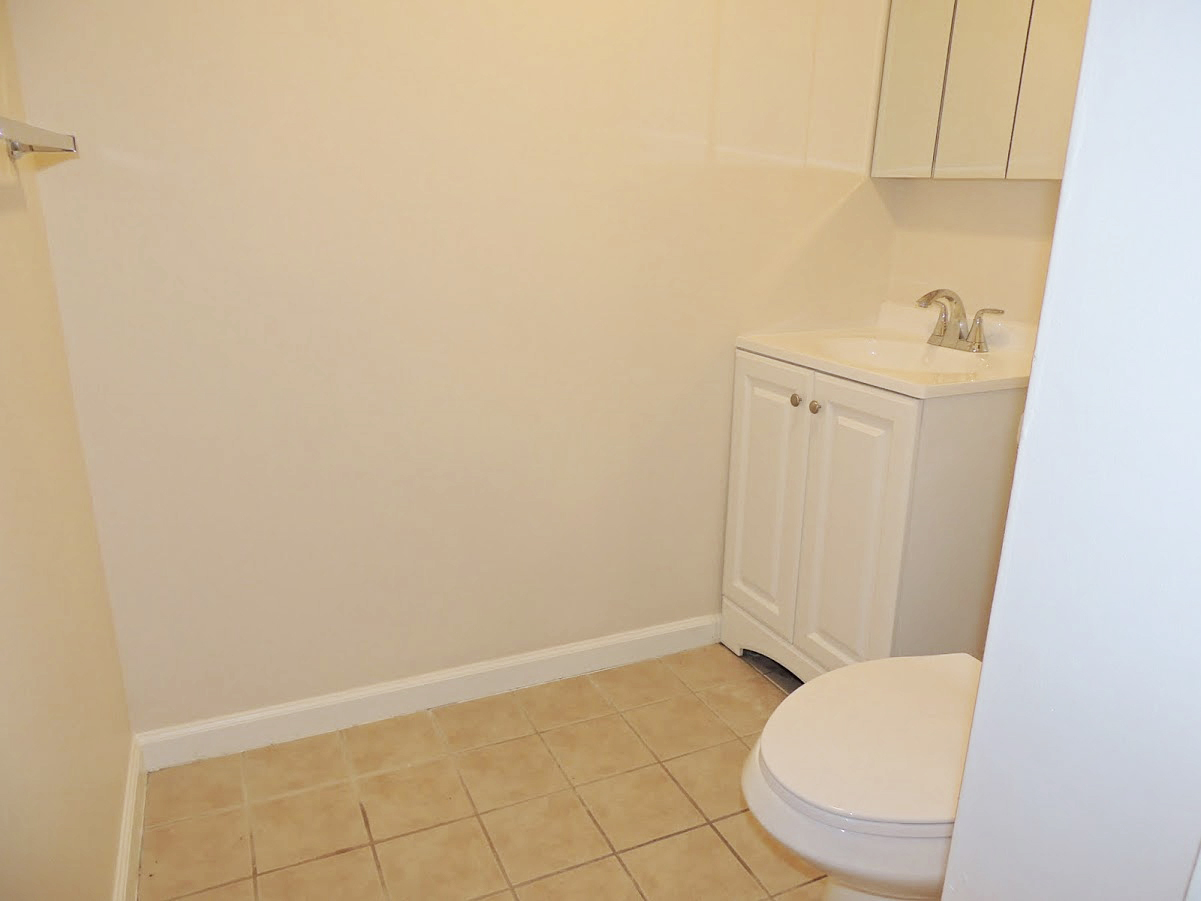 3 Bed – 1.5 Bath Bungalow for Rent in Eastlake | Enchanting! Image
