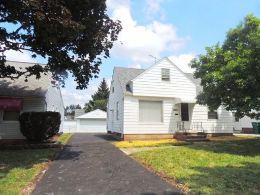 3 Bed – 1 Bath Cape Code for Rent in Maple Heights!