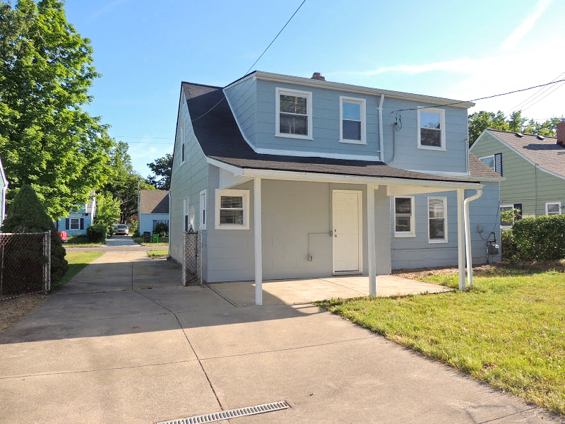 Recently & Completely Renovated 4 Bed – 2 Bath Cape Cod for Rent! Image