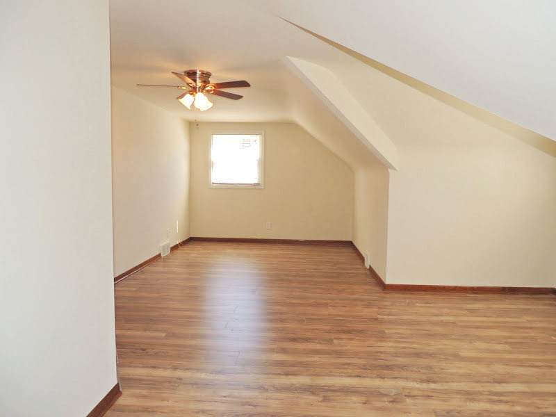 3 Bed & 2 Full Bath Cape Cod for Rent! Image
