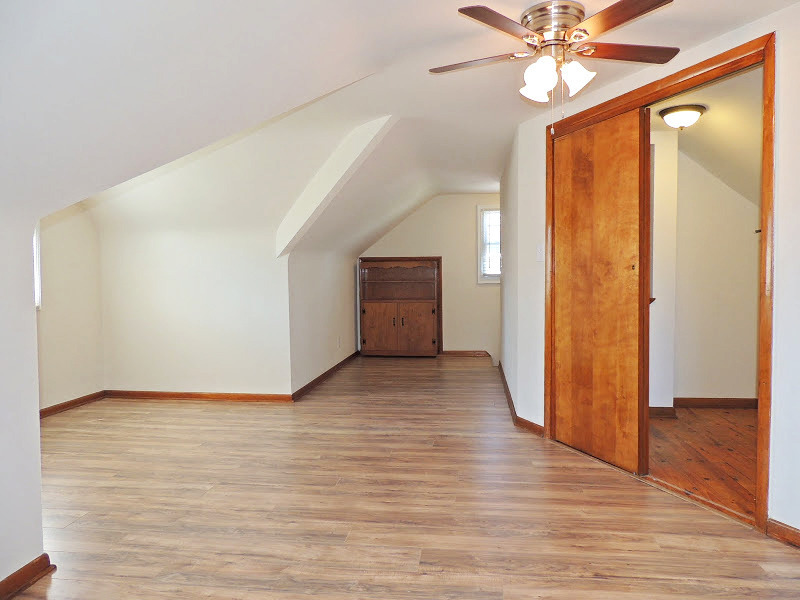 3 Bed & 2 Full Bath Cape Cod for Rent! Image