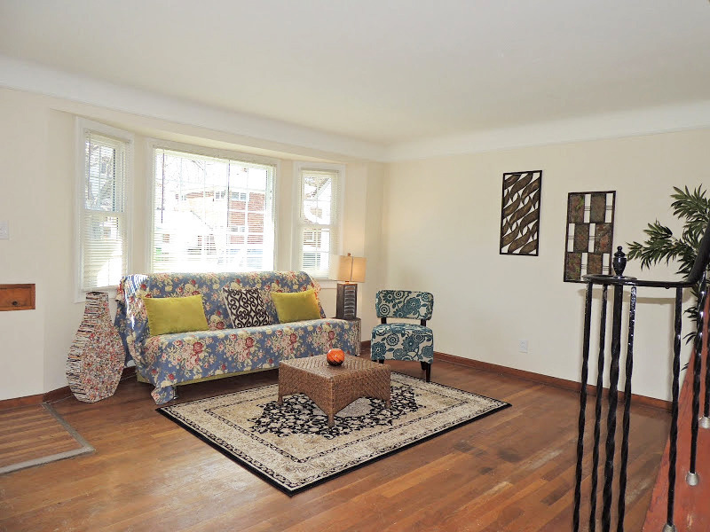 3 Bed & 2 Full Bath Cape Cod for Rent! Image