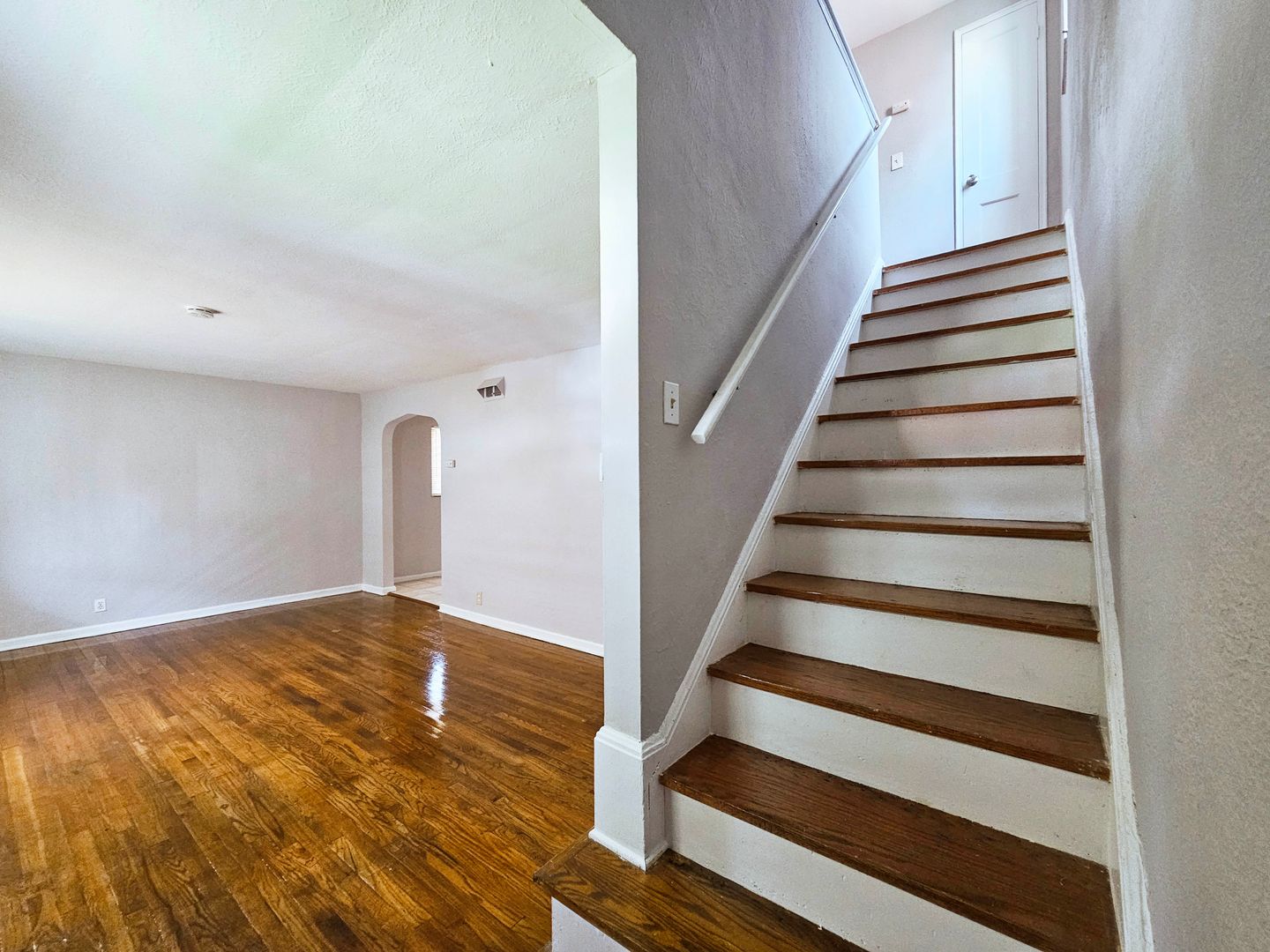 3 Beds and 1 Bath All Brick house available for rent! Image