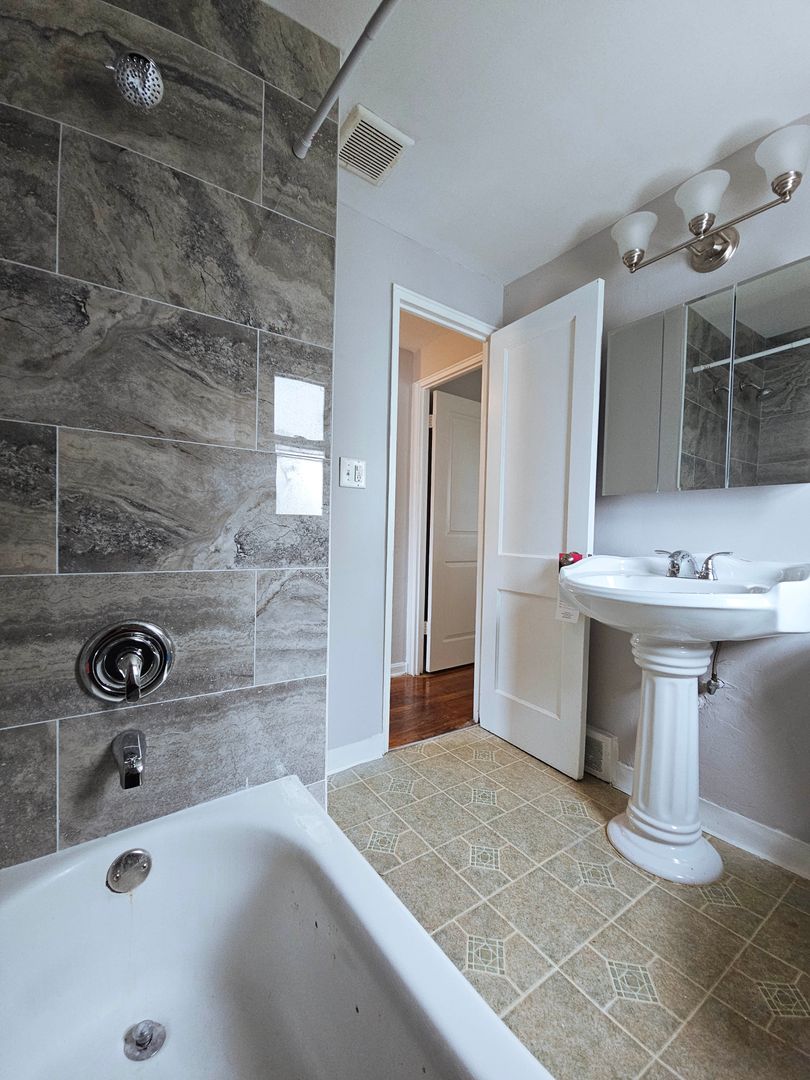 3 Beds and 1 Bath All Brick house available for rent! Image
