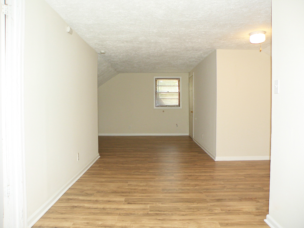 4 Bed- 3 Full Bath Cape Cod for Rent! Image
