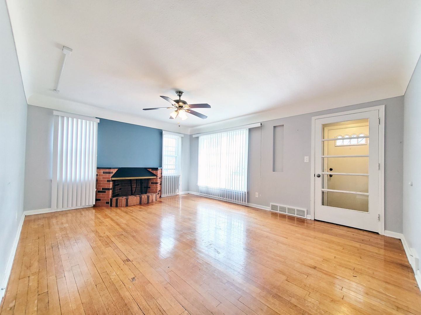 3 Bed – 1.5 Bath Cape Cod for Rent! Image