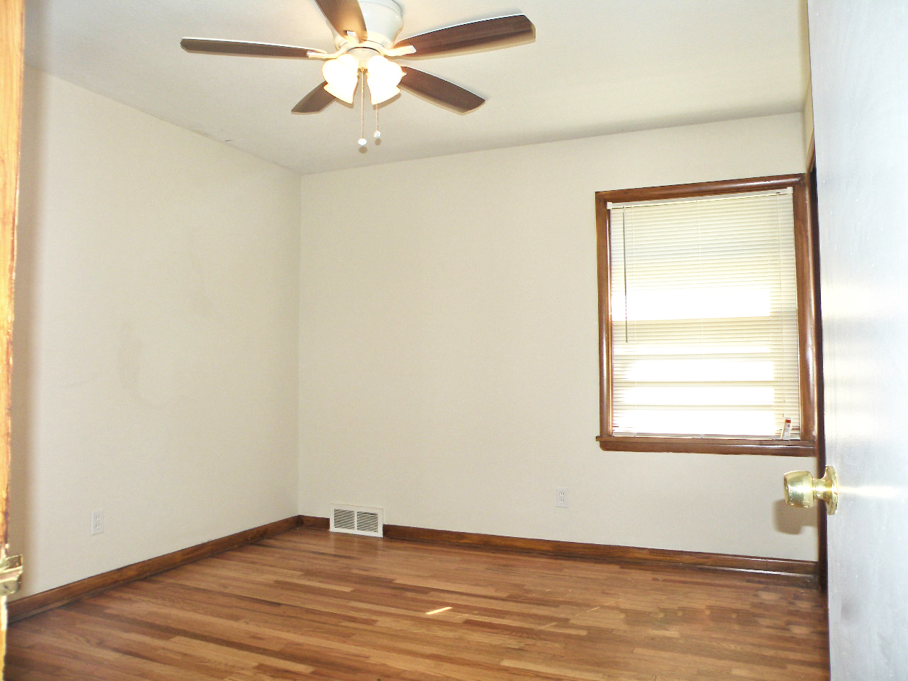 4 Bed- 3 Full Bath Cape Cod for Rent! Image