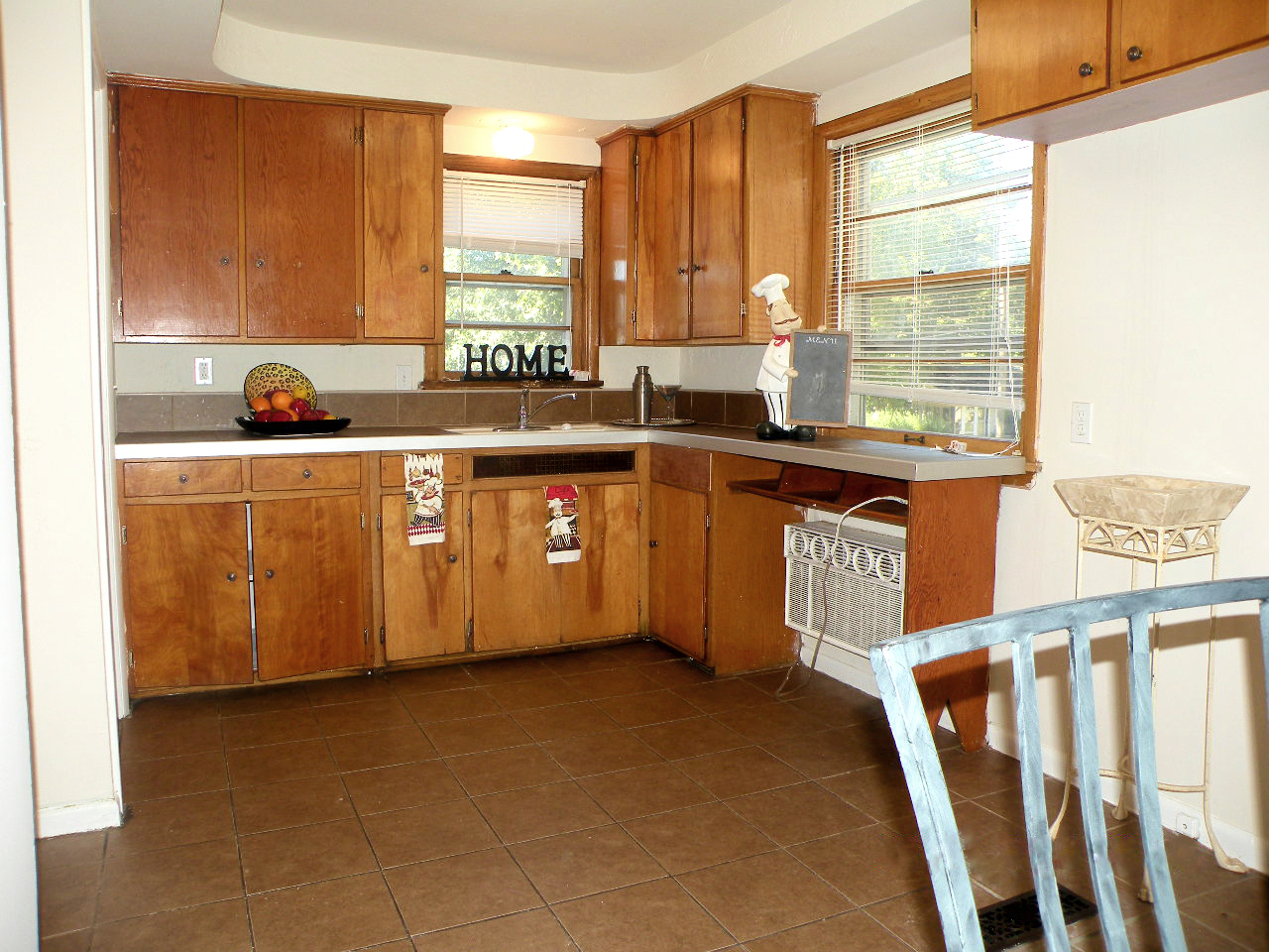 4 Bed- 3 Full Bath Cape Cod for Rent! Image