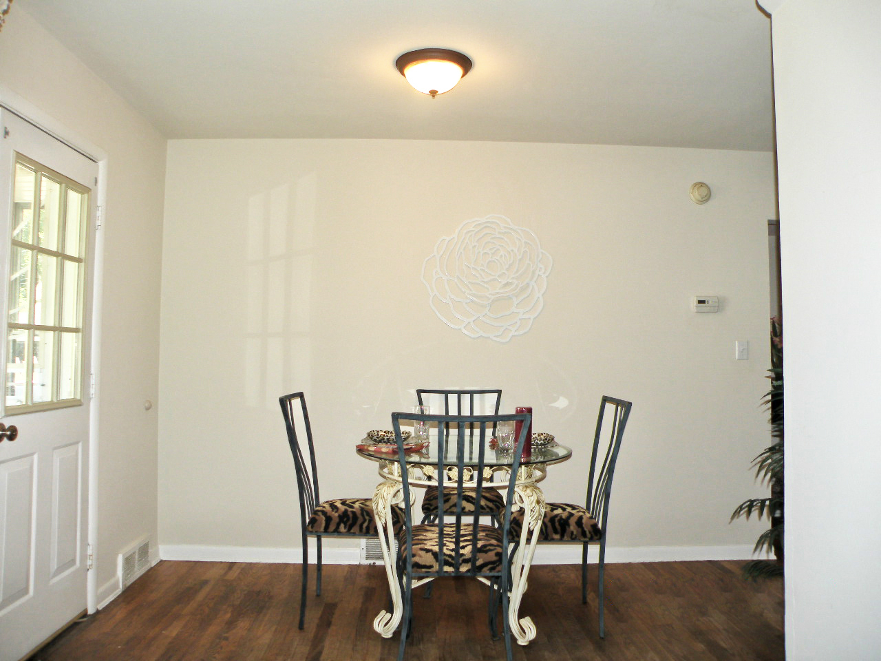4 Bed- 3 Full Bath Cape Cod for Rent! Image
