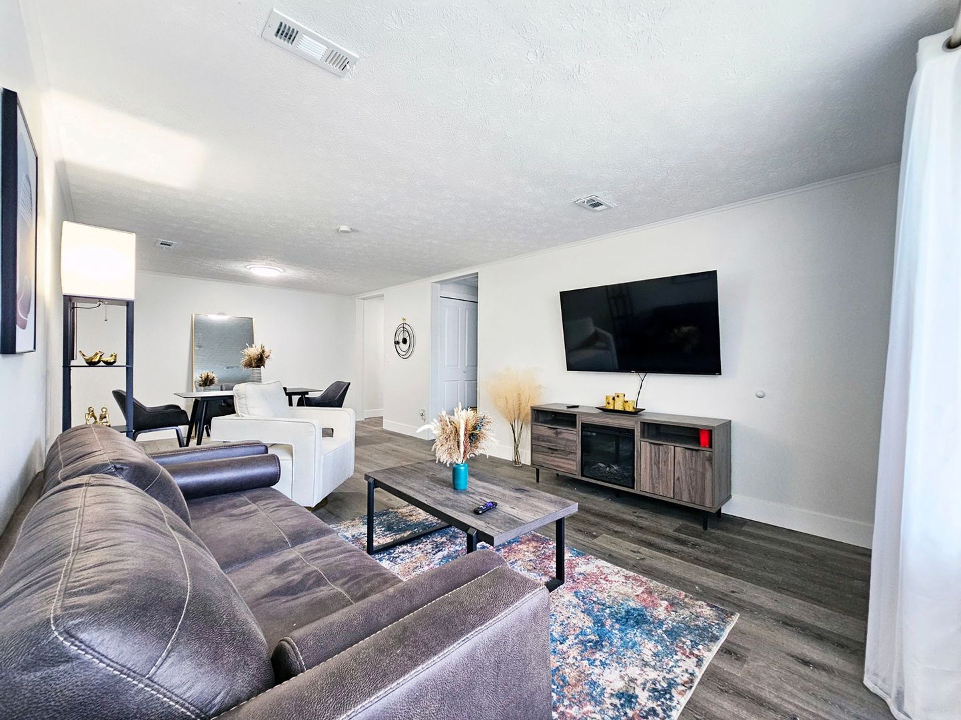 Studio Apartment with 1 Bath for Rent | Entirely Renovated Image