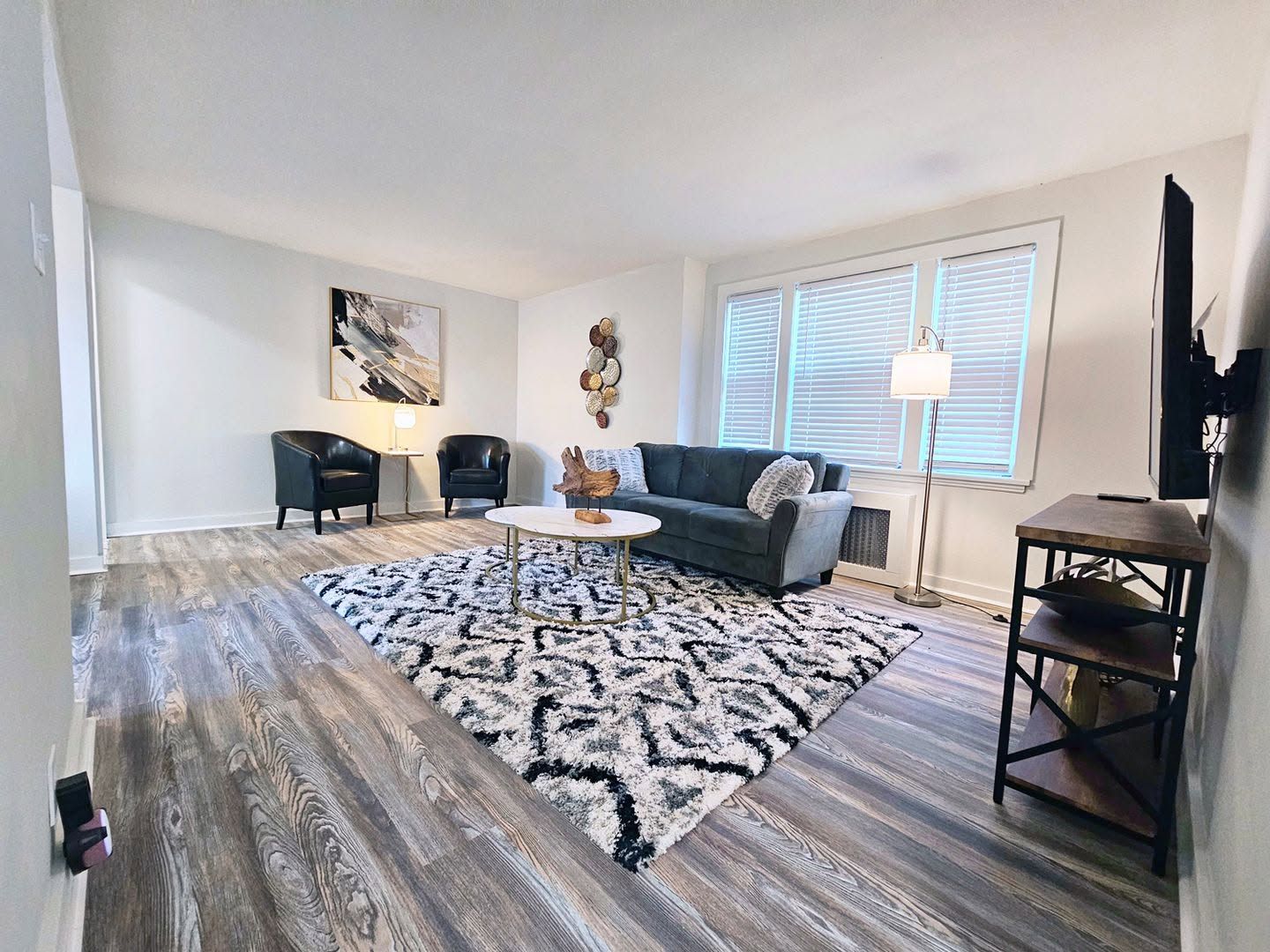 3 Bed and 2.5 Bath Apartments for Rent in Shaker Heights | Newly Renovated Image