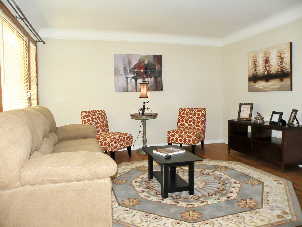 4 Bed- 3 Full Bath Cape Cod for Rent! Image