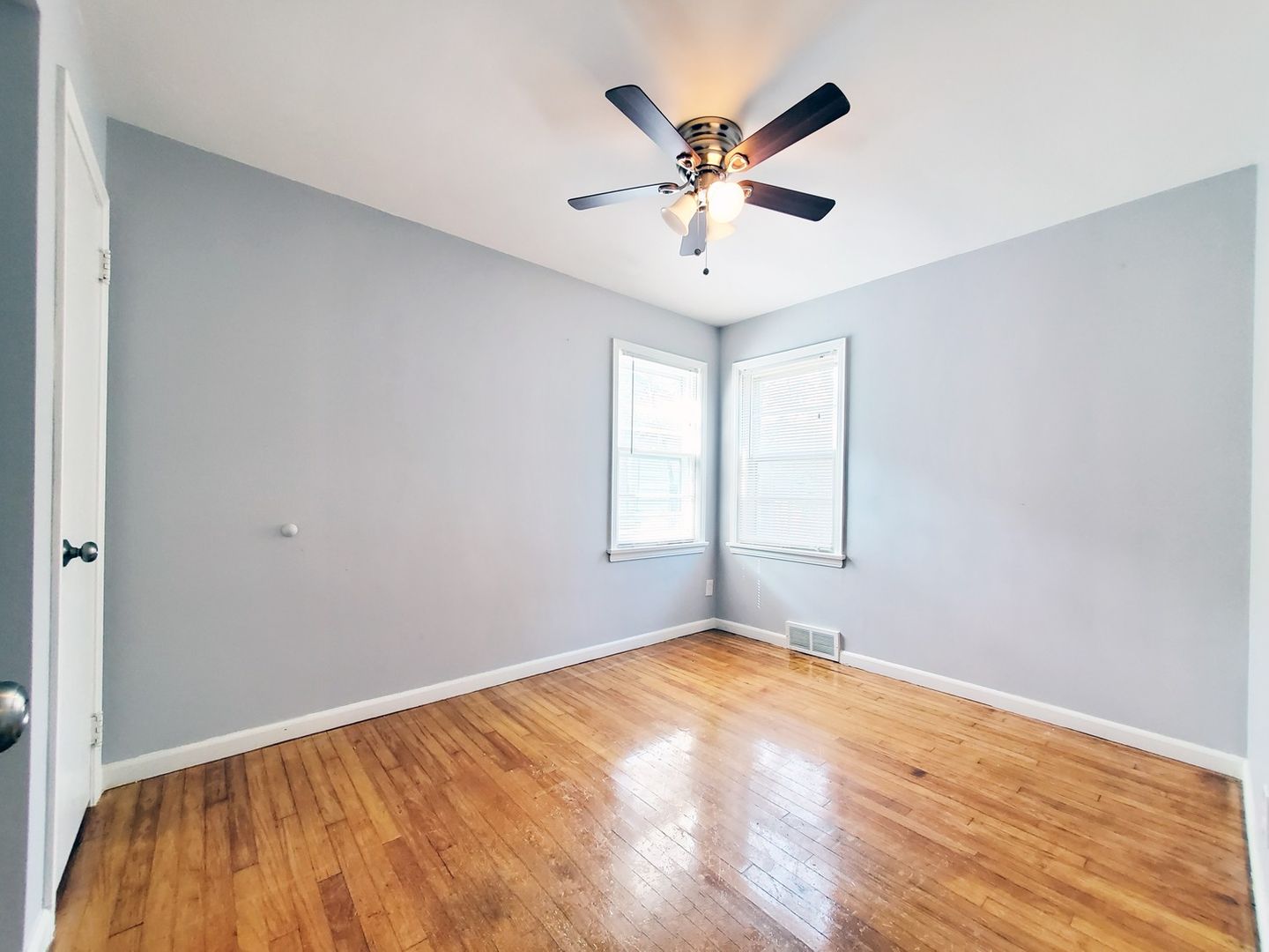 3 Bed – 1.5 Bath Cape Cod for Rent! Image