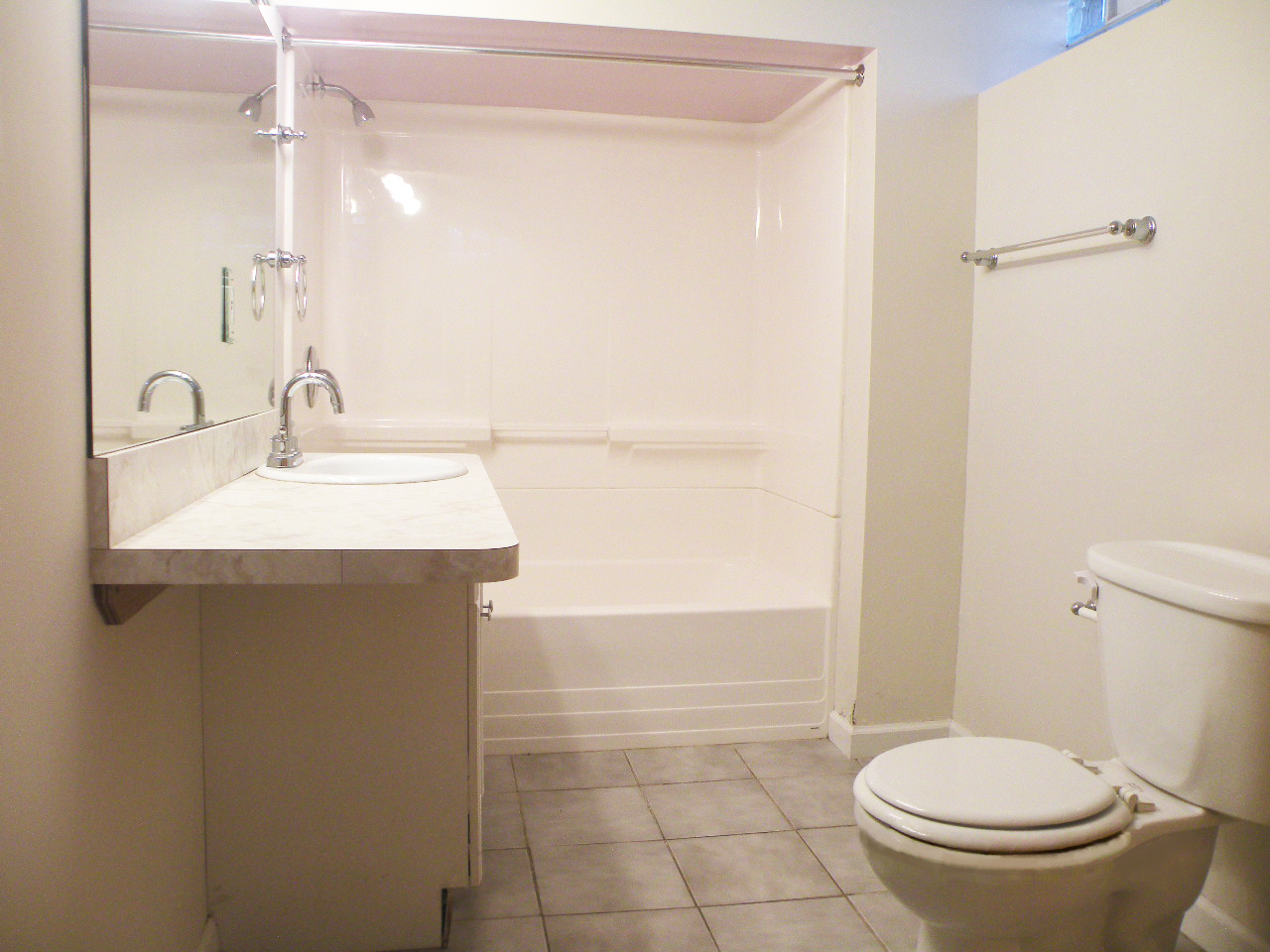 4 Bed- 3 Full Bath Cape Cod for Rent! Image
