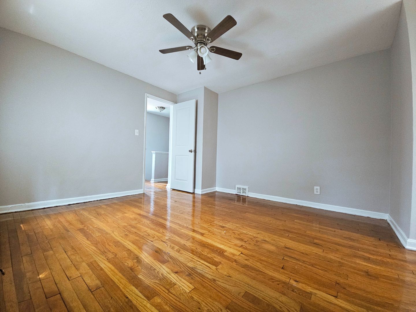 3 Beds and 1 Bath All Brick house available for rent! Image