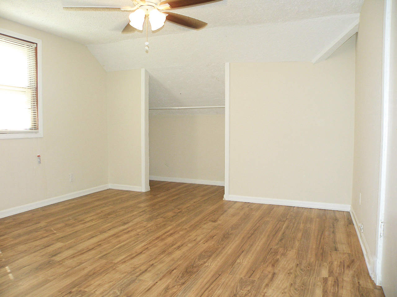 4 Bed- 3 Full Bath Cape Cod for Rent! Image