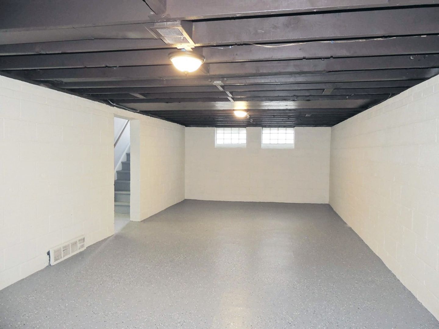 3 Bed – 1.5 Bath Cape Cod for Rent! Image