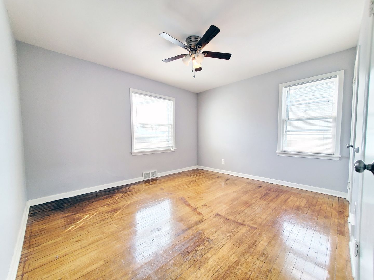 3 Bed – 1.5 Bath Cape Cod for Rent! Image