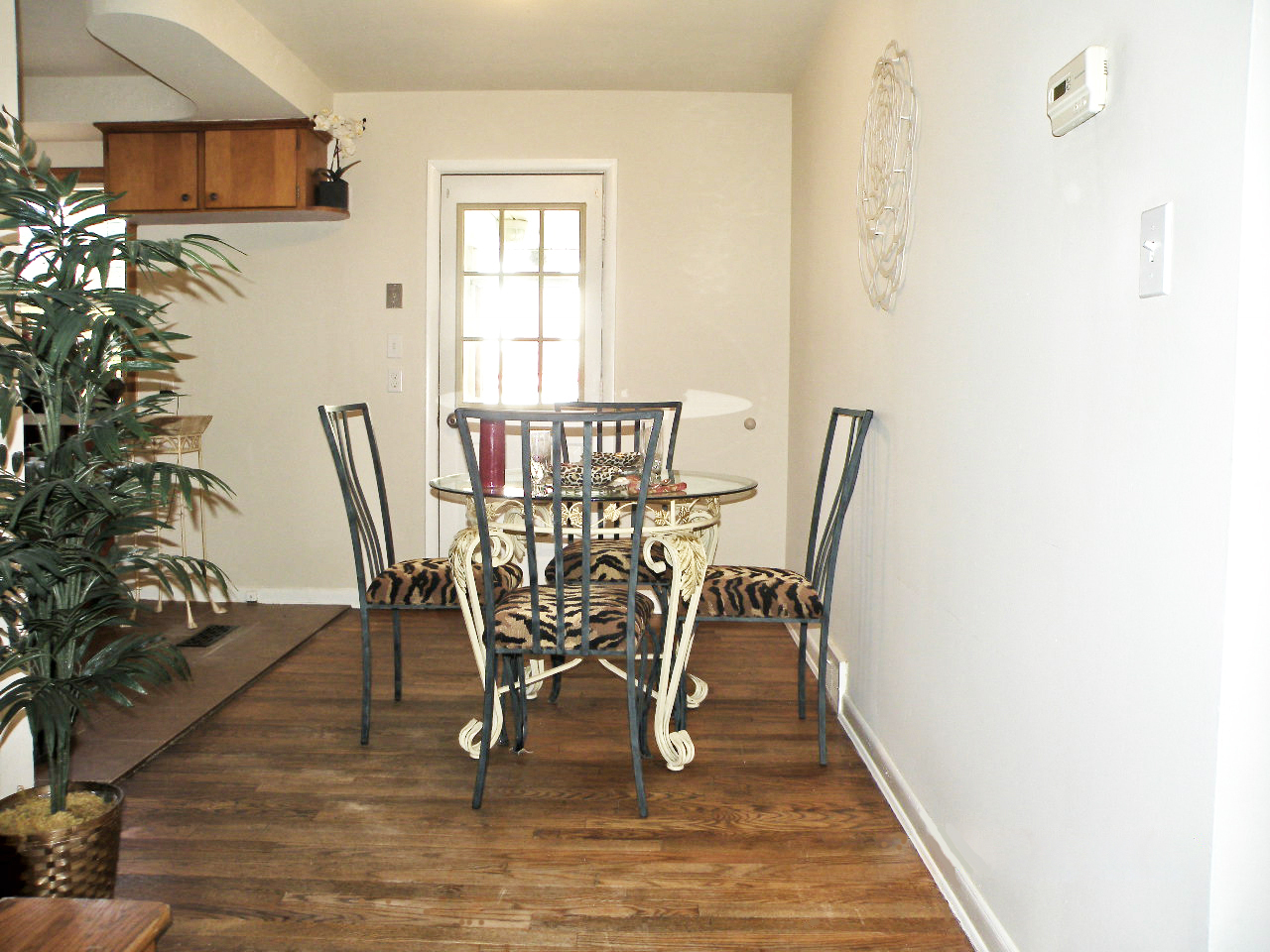 4 Bed- 3 Full Bath Cape Cod for Rent! Image