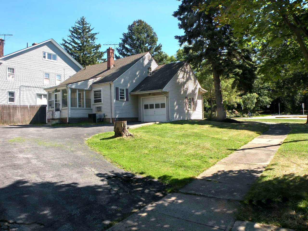 4 Bed- 3 Full Bath Cape Cod for Rent! Image
