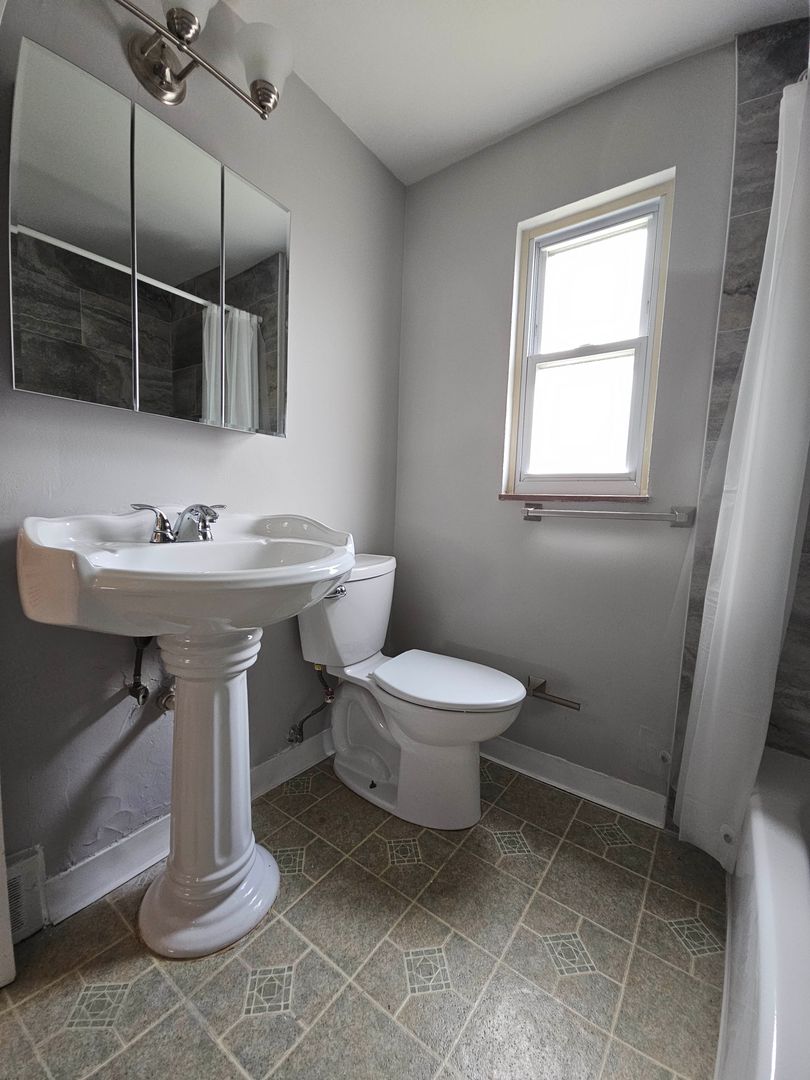 3 Beds and 1 Bath All Brick house available for rent! Image