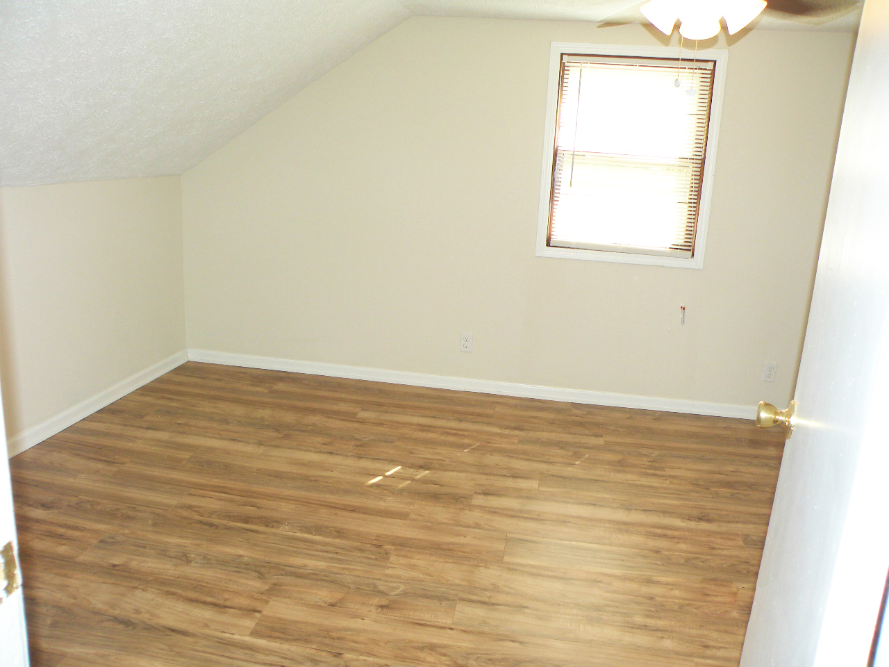 4 Bed- 3 Full Bath Cape Cod for Rent! Image