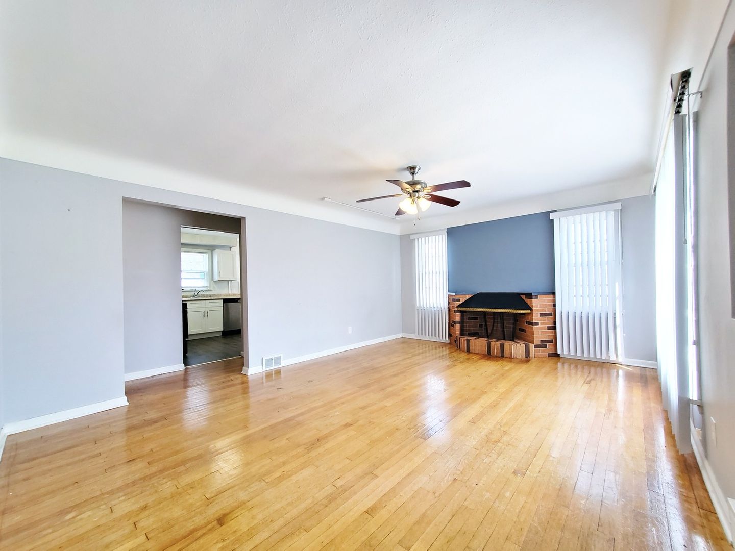 3 Bed – 1.5 Bath Cape Cod for Rent! Image