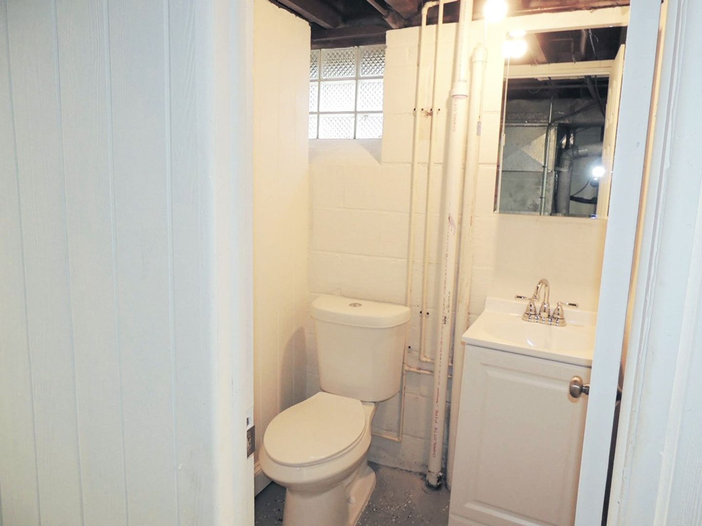 3 Bed – 1.5 Bath Cape Cod for Rent! Image