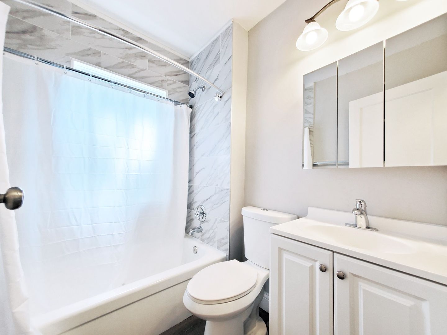 2 Bed – 1 Bath 1st-Floor Duplex Unit for Rent in Cleveland Heights! Image