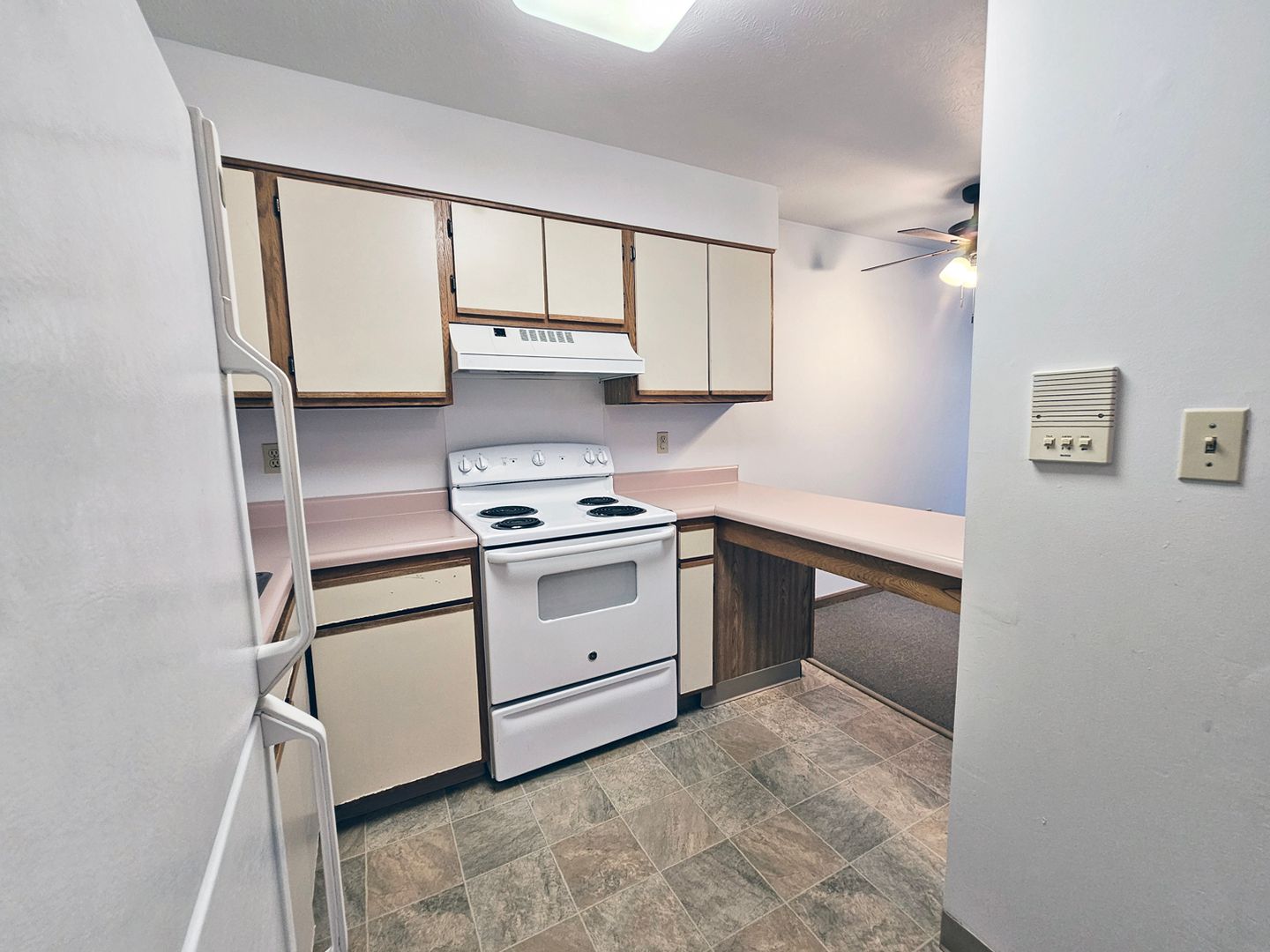 Elegant 2-Bedroom & 1-Bathroom Apartment in Ascension Village Image