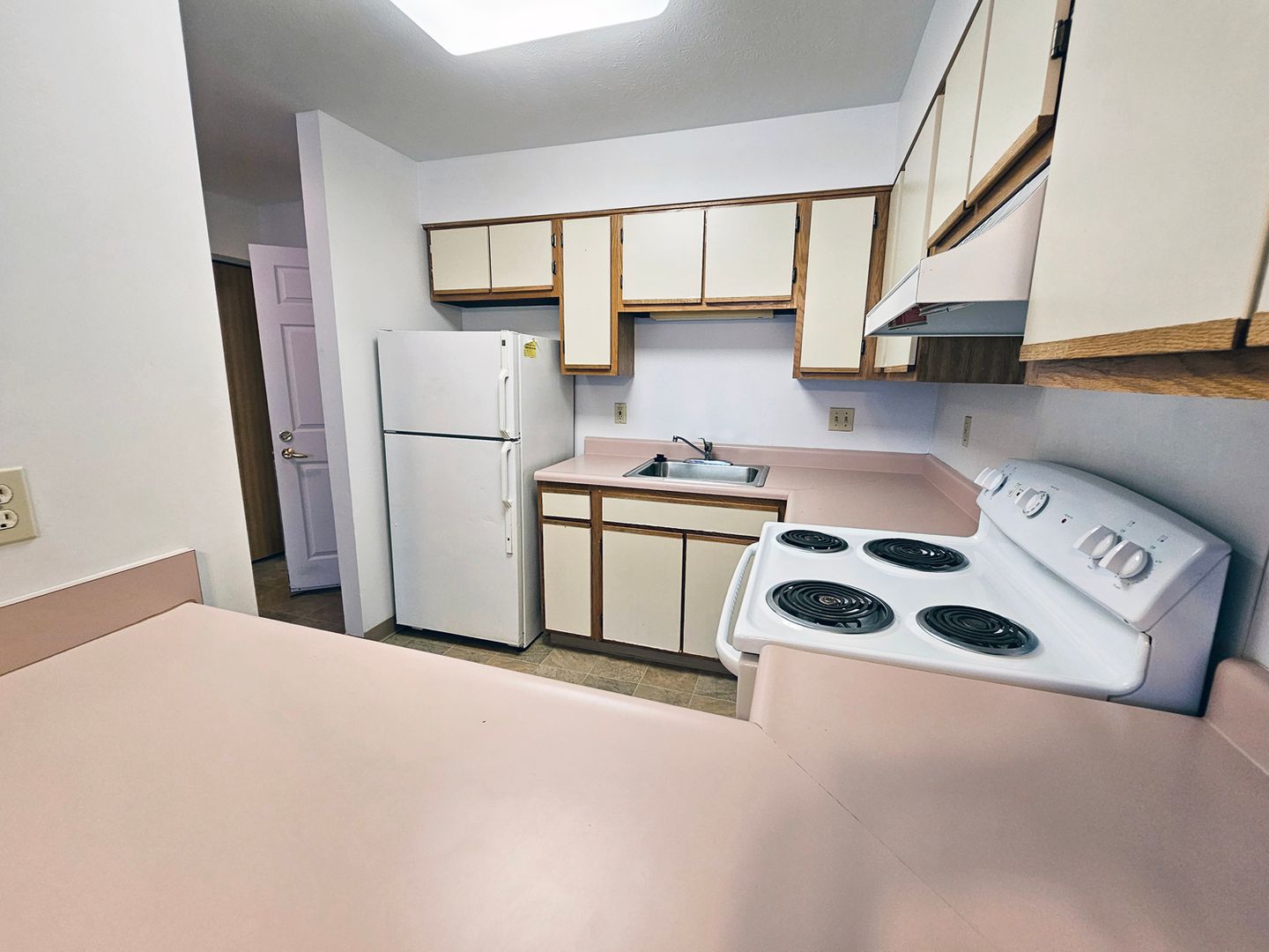 Elegant 2-Bedroom & 1-Bathroom Apartment in Ascension Village Image